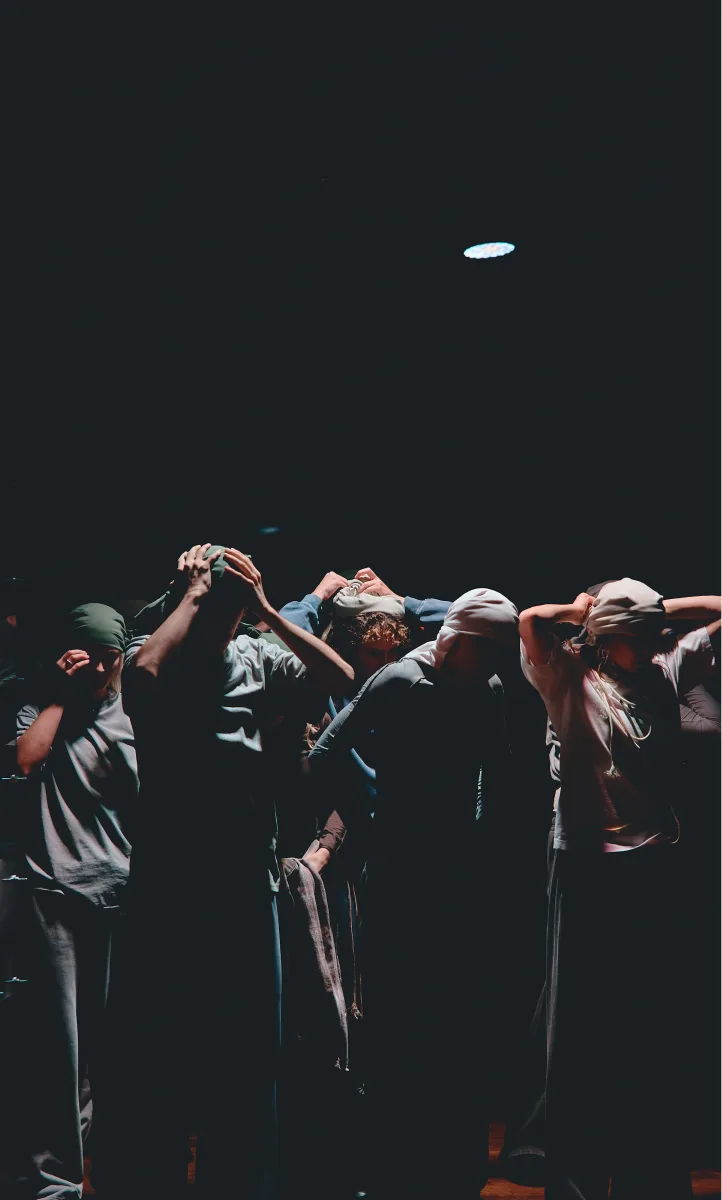 Dancers performing in the collection — 3
